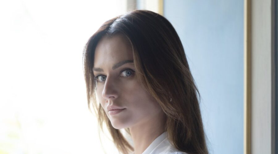 Anna Safroncik (Elena Astolfi) in una scena di “Se potessi dirti addio”. Credits: RTI Mediaset.