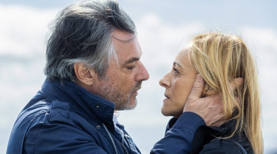 Da sinistra: Alberto Rossi (Michele) e Luisa Amatucci (Silvia) in una scena di “Un Posto Al Sole”. Credits: Rai.
