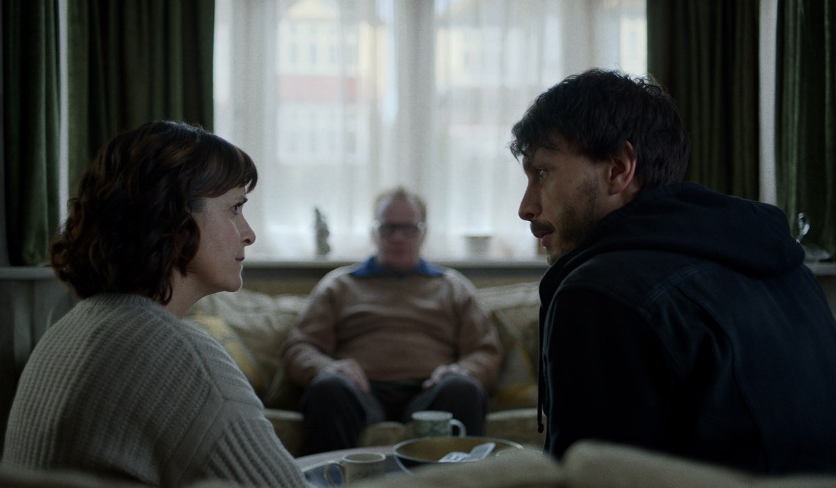 Amanda Root, Mark Lewis Jones E Richard Gann In Baby Reindeer Credits Netflix
