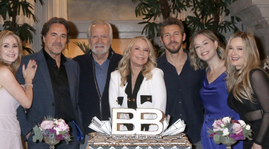 Da sinistra: Ashley Jones (Bridget), Thorston Kaye (Ridge), John Mccook (Eric), Katherine Kelly Lang (Brooke), Scott Clifton (Liam), Annika Noelle (Hope) Jennifer Gareis (Donna) durante la celebrazione dei 51° Daytime Emmy Awars. PH Credits: Kathy Hutchins.