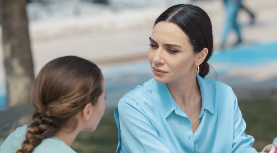 Bice Akalay (Lale) in una scena di “Ambizione 3”. Credits: Netflix.