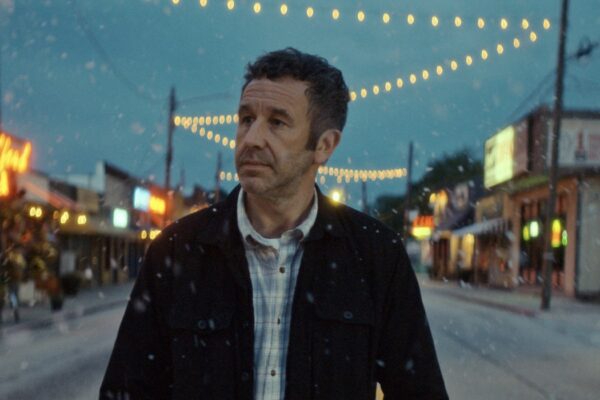 Chris O'Dowd (Dusty) in una scena de “Il Premio Del Destino 2”. Credits: Apple Tv Plus.