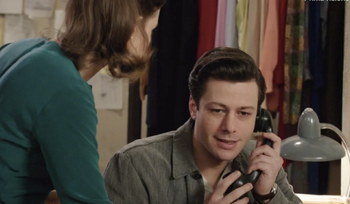 Da sinistra: Elvira Camarrone (Clara Boscolo) e Gabriele Anagni (Alfredo Perico) in una scena della puntata 147 de “Il Paradiso Delle Signore 8”. Credits: Rai.