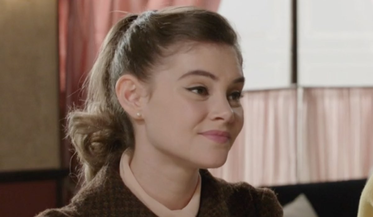 Elvira Camarrone (Clara Boscolo) in una scena della puntata 83 de “Il Paradiso Delle Signore 8”. Credits: Rai.