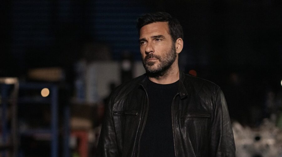 Edoardo Leo (Luca Travaglia) in una scena de “Il Clandestino”. Credits: Chiara Calabrò/Rai.