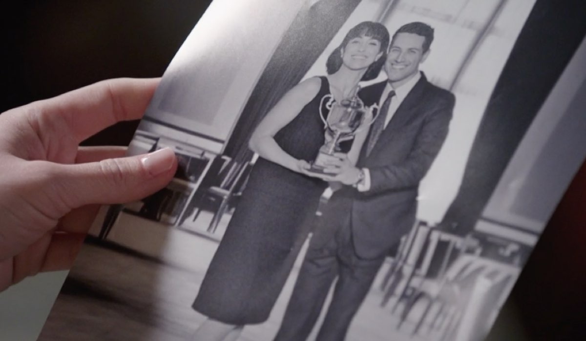 Da sinistra: Clara Danese (Elvira Gallo) e Emanuel Caserio (Salvatore Amato) in una foto in una scena della puntata 134 de “Il Paradiso Delle Signore 8”. Credits: Rai.