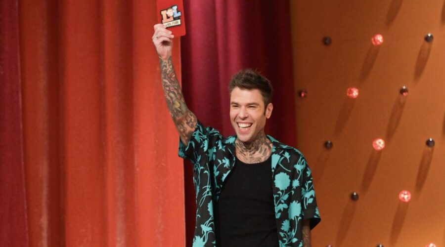 Fedez in una scena di “Lol 4”. Credits: Amazon Prime Video.