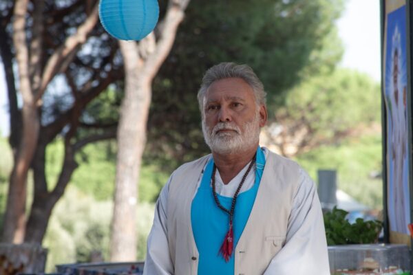 Francesco Paolantoni (The Only Oscio) in una scena de “Il Santone 2”. Credits: Rai.