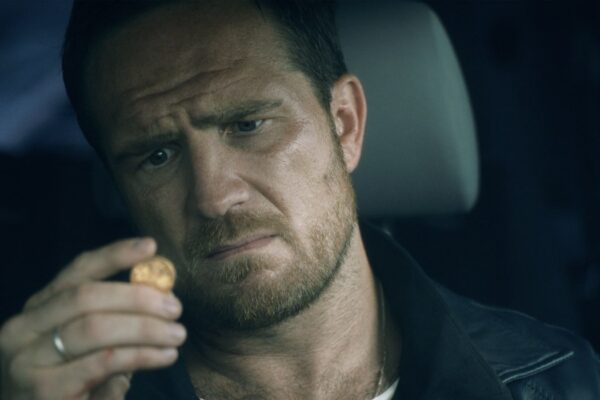 Frederick Lau (Charly) in una scena di “Crooks”. Credits: Netflix.