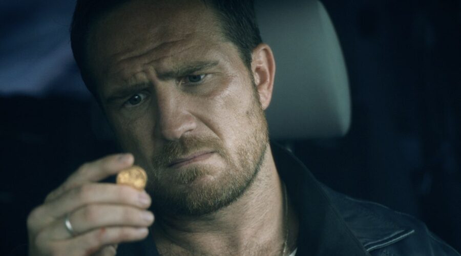 Frederick Lau (Charly) in una scena di “Crooks”. Credits: Netflix.