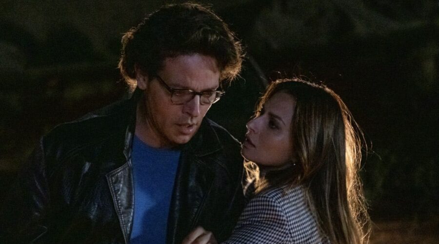 Da sinistra: Gabriel Garko (Marcello De Angelis) e Anna Safroncik (Elena Astolfi) in un posato per “Se potessi dirti addio”. Credits: Maria Marin/RTI Mediaset.