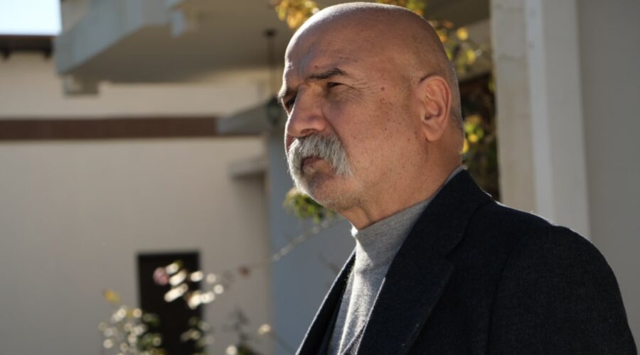 Altan Gördüm (Hasmet Colak) in una scena di “Terra Amara”. Credits: RTI Mediaset.