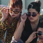 Da sinistra: Chloe Hayden nel ruolo di Quinni, Ayesha Madon nel ruolo di Amerie e James Majoos nel ruolo di Darren nella stagione 2 di “Heartbreak High”. Credits: Courtesy of Netflix.