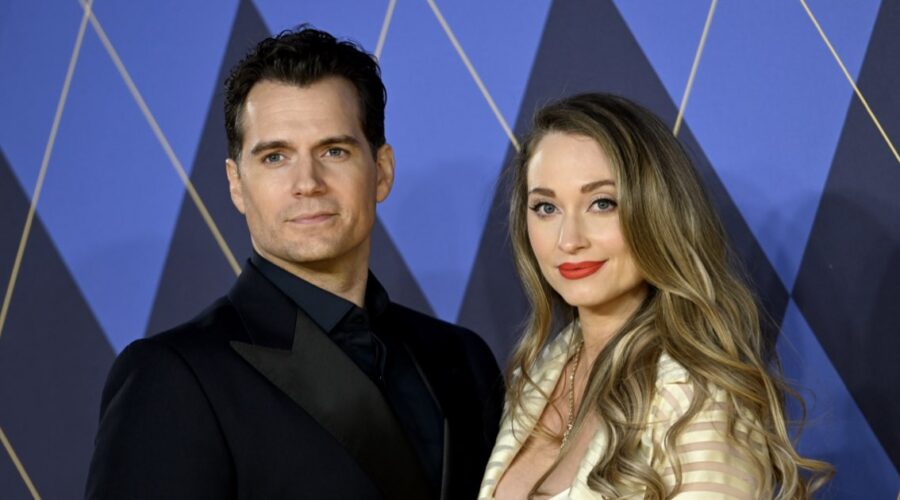 Henry Cavill E La Fidanzata Natalie Viscuso All'anteprima Mondiale Di Argylle Credits Universal