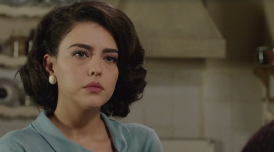 Chiara Russo (Maria Puglisi) in una scena della puntata 93 de “Il Paradiso Delle Signore 8”. Credits: Rai.