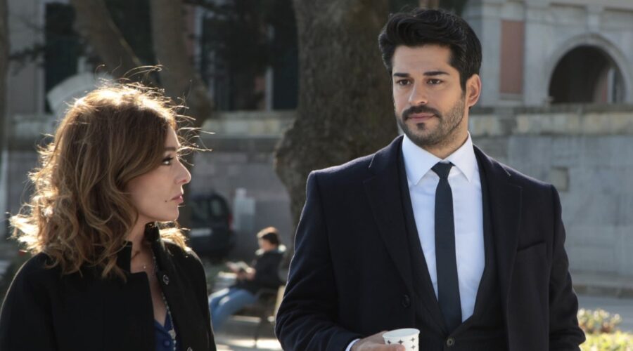 Da sinistra: Zerrin Tekindor (Leyla Acemzade) e Burak Özçivit (Kemal Soydere) in una scena di “Endless Love”. Credits: RTI Mediaset.