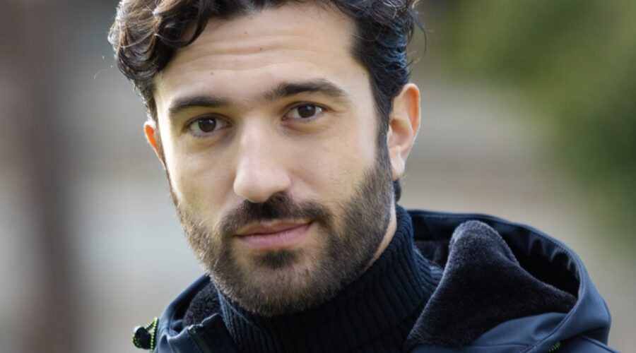 Luigi Miele (Damiano) in una scena di “Un Posto Al Sole”. Credits: Rai.