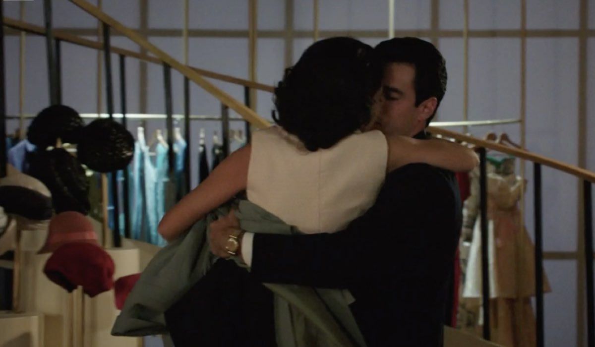 Da sinistra: Chiara Russo (Maria Puglisi) e Danilo D'Agostino (Matteo Portelli) in una scena della puntata 143 de “Il Paradiso Delle Signore 8”. Credits: Rai.