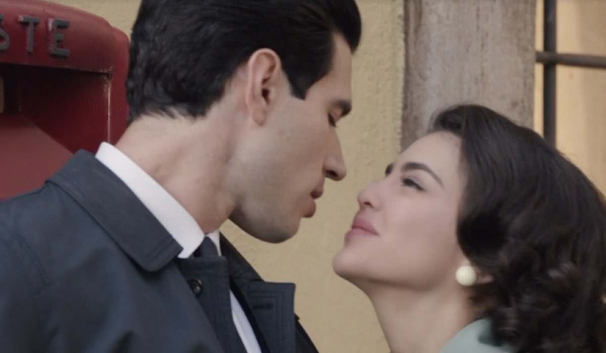 Da sinistra: Danilo D'Agostino (Matteo Portelli) e Chiara Russo (Maria Puglisi) in una scena della puntata 143 de “Il Paradiso Delle Signore 8”. Credits: Rai.