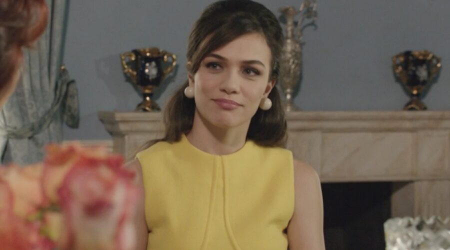 Gloria Radulescu (Marta Guarnieri) in una scena della puntata 129 de “Il Paradiso Delle Signore 8”. Credits: Rai.