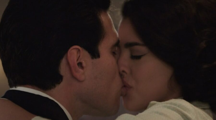 Da sinistra: Danilo D'Agostino (Matteo Portelli) e Chiara Russo (Maria Puglisi) in una scena della puntata 154 de “Il Paradiso Delle Signore 8”. Credits: Rai.