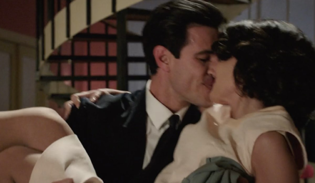 Da sinistra: Danilo D'Agostino (Matteo Portelli) e Chiara Russo (Maria Puglisi) in una scena della puntata 143 de “Il Paradiso Delle Signore 8”. Credits: Rai.