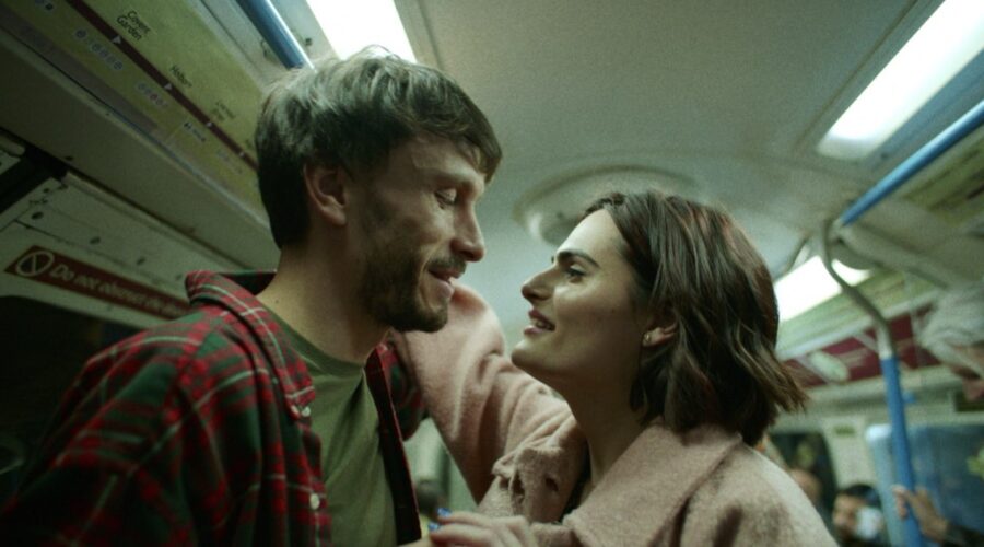 Richard Gadd E Nava Mau In Baby Reindeer Credits Netflix