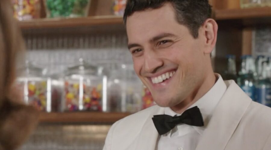 Emanuel Caserio (Salvatore Amato) in una scena della puntata 83 de “Il Paradiso Delle Signore 8”. Credits: Rai.