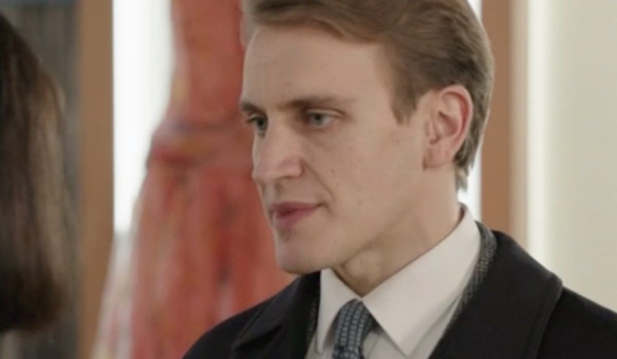 Nathan Macchioni (Tullio De Santis) in una scena della puntata 129 de “Il Paradiso Delle Signore 8”. Credits: Rai.