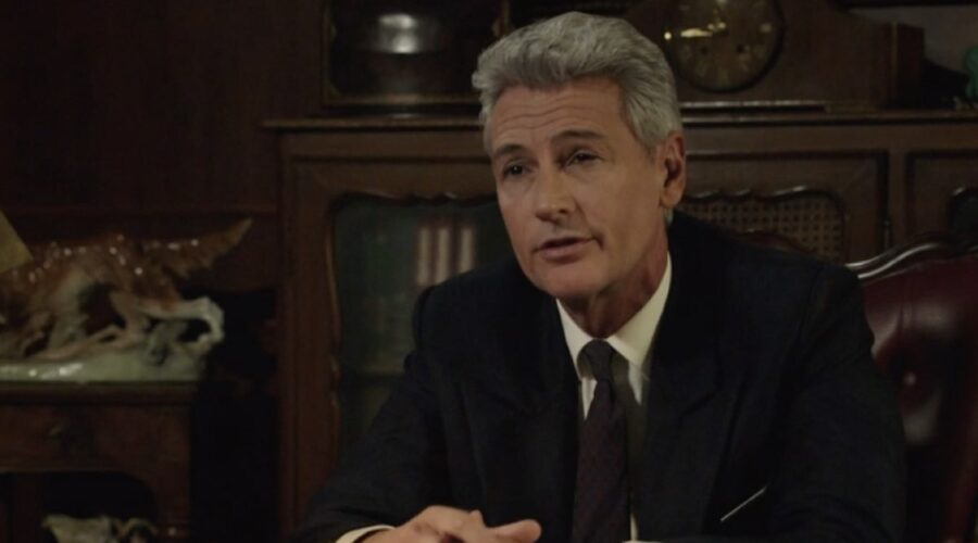 Roberto Farnesi (Umberto Guarnieri) in una scena della puntata 83 de “Il Paradiso Delle Signore 8”. Credits: Rai.