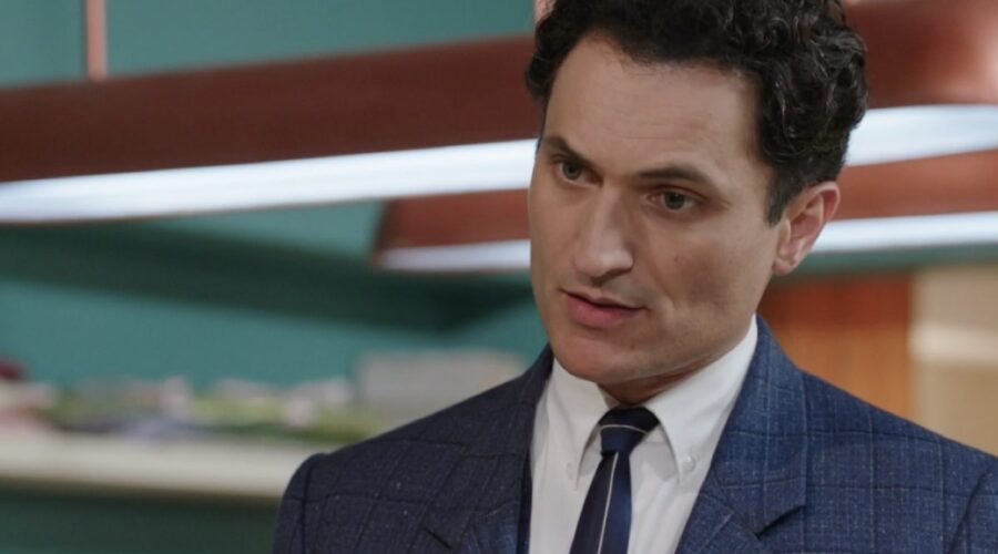 Alessandro Tersigni (Vittorio Conti) in una scena della puntata 3 de “Il Paradiso Delle Signore 8”. Credits: Rai.