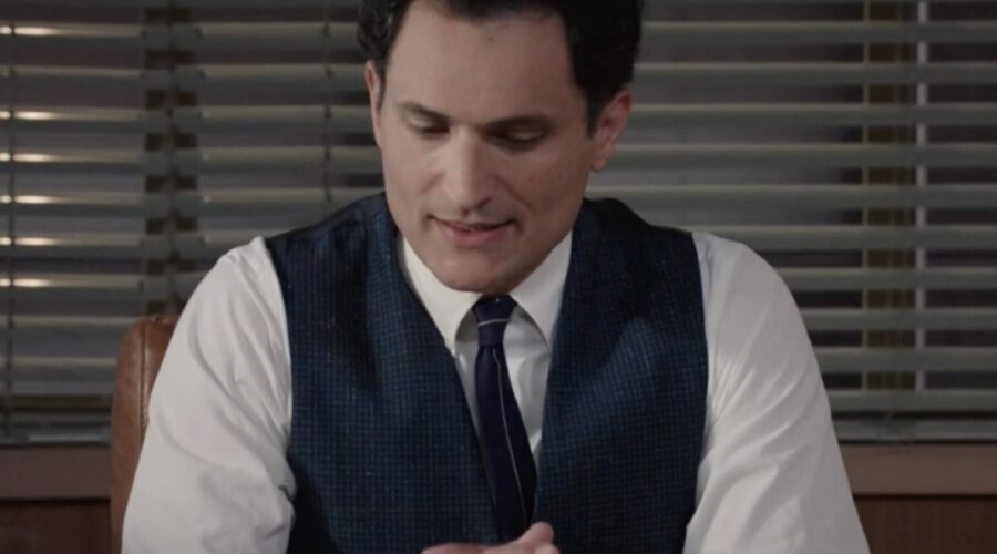 Alessandro Tersigni (Vittorio Conti) in una scena della puntata 7 de “Il Paradiso Delle Signore 8”. Credits: Rai.