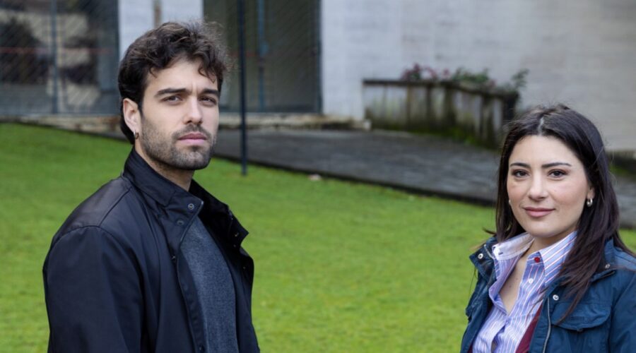 Da sinistra: Vladimir Randazzo (Nunzio) e Carmen Annibale (Marta) in una scena di “Un Posto Al Sole”. Credits: Rai.