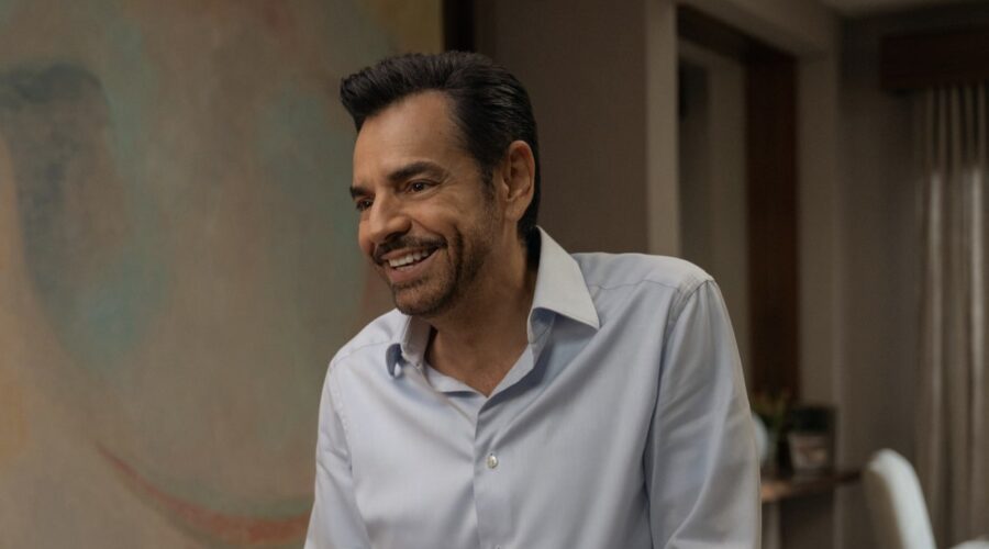 Eugenio Derbez in una scena di “Acapulco 3”. Credits: Apple TV+.