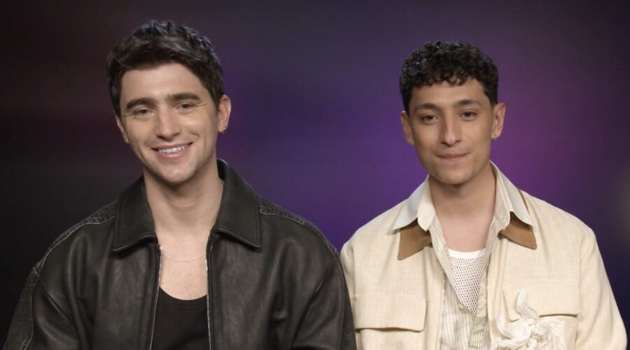 Da sinistra: George Rexstrew e Jayden Revri nell'intervista per “Dead Boy Detectives”. Credits: Cattura schermo/Tvserial.it.