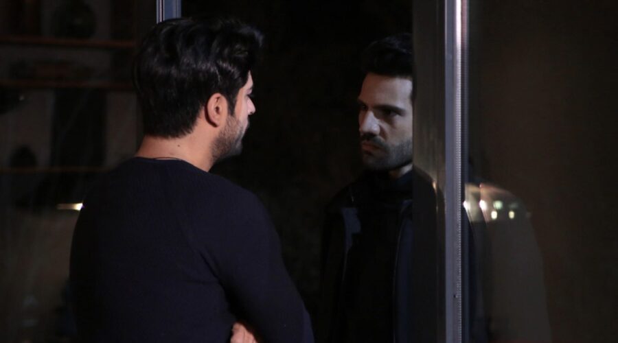 Da sinistra: Burak Özçivit (Kemal Soydere) e Kaan Urgancioglu (Emir Kozcuoglu) in una scena di “Endless Love”. Credits: RTI Mediaset.