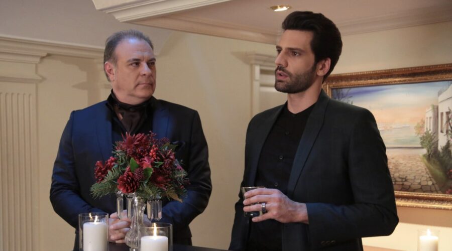 Da sinistra: Burak Sergen (Galip Kozcuoglu) e Kaan Urgancioglu (Emir Kozcuoglu) in “Endless Love”. Credits: RTI Mediaset.