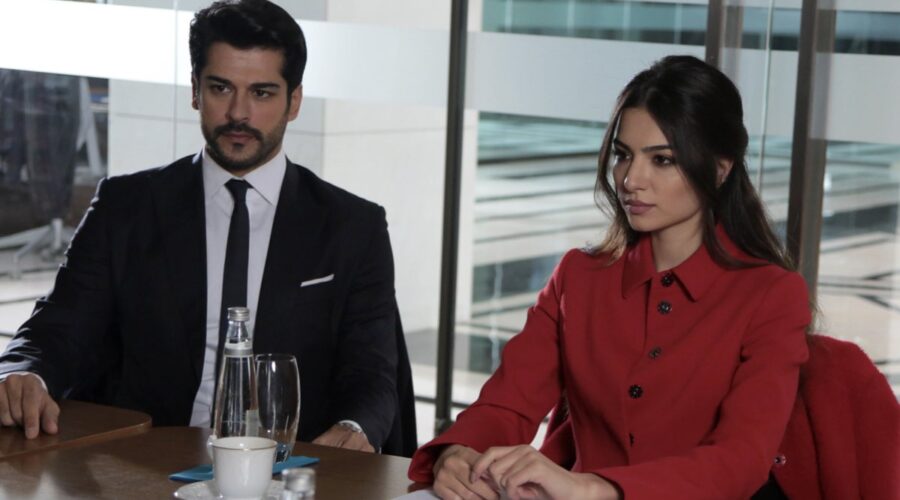 Da sinistra: Burak Özçivit (Kemal Soydere) e Melisa Pamuk (Asu Alacahan) in una scena di “Endless Love”. Credits: RTI Mediaset.