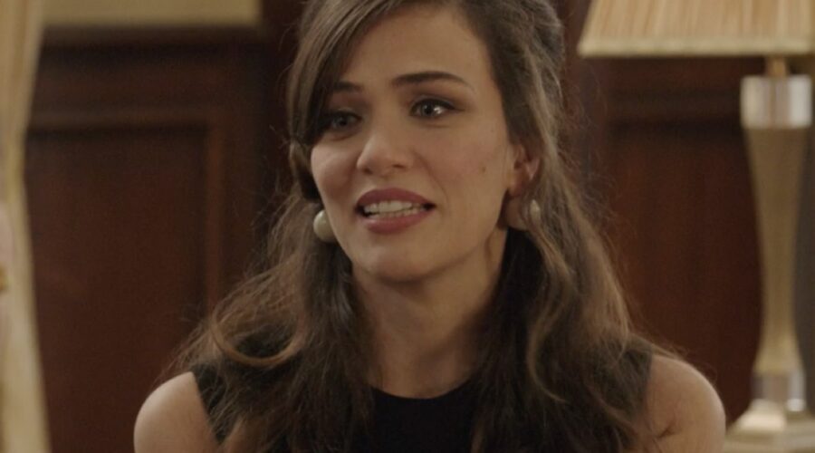 Gloria Radulescu (Marta Guarnieri) in una scena della puntata 96 de “Il Paradiso Delle Signore 8”. Credits: Rai.