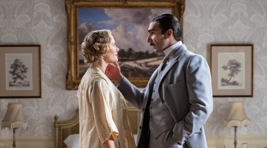 Da sinistra: Lisi Linder (Elisa de Grazalema) e Guillermo Serrano (Lorenzo De La Mata) in una scena de “La Promessa”. Credits: Mediaset.