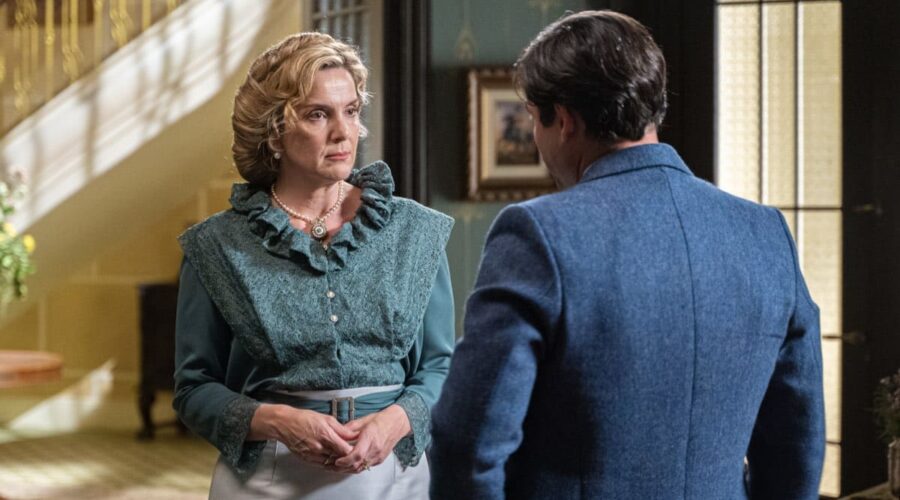 Da sinistra: Eva Martín (Cruz Ezquerdo) e Arturo Sancho (Manuel Luján) in una scena de “La Promessa”. Credits: RTI Mediaset.