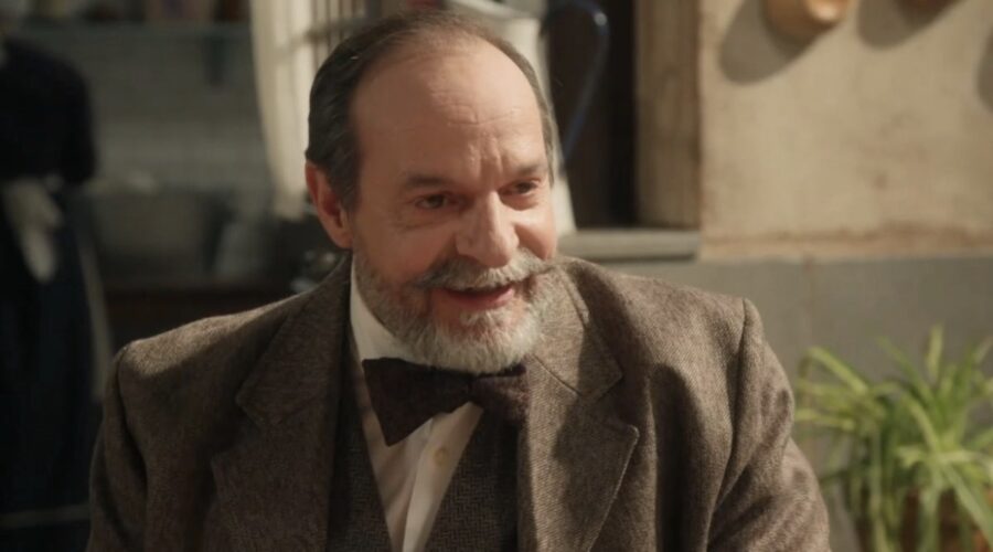 Ramón Ibarra interpreta Don Carlos Orengo ne “La Promessa”. Credits: Cattura schermo/Mediaset Infinity.