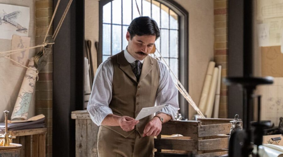 Arturo Sancho (Manuel Luján) in una scena de “La Promessa”. Credits: RTI Mediaset.