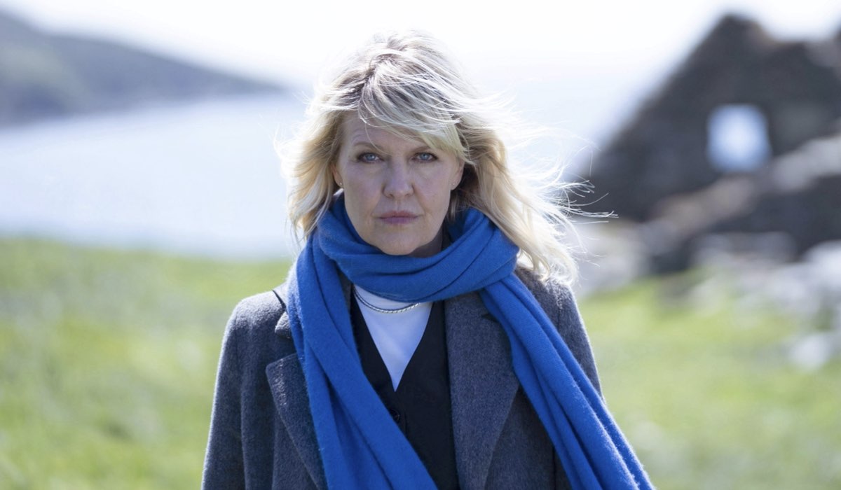Ashley Jensen interpreta Ruth Calder in una scena della stagione 8 di “Shetland”. Credits: Giallo.