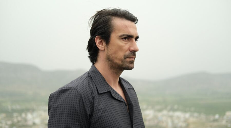 İbrahim Çelikkol (Hakan Gümüşoğlu) in una scena di “Terra Amara”. Credits: RTI Mediaset.