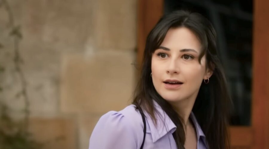 Ümit Beste Kargın in un fotogramma dell'episodio 414 di “Terra Amara”. Credits: Cattura schermo/YouTube.