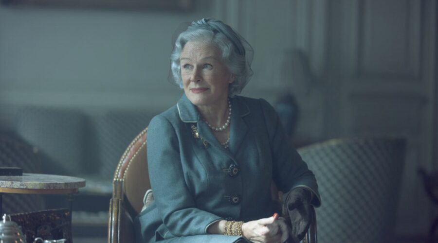 Glenn Close interpreta Carmel Snow in una scena di “The New Look”. Credits: Apple TV+.