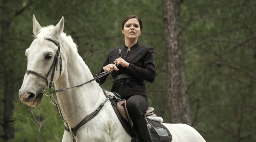 Hilal Altinbilek (Züleyha) in “Terra Amara”. Credits: RTI Mediaset.