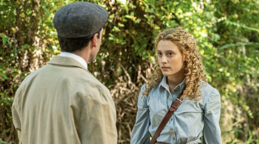 Da sinistra: Alejandro Vergara (Abel) e Ana Garces (Jana Exposito) in una scena de “La Promessa” in onda su Canale 5. Credits: RTI Mediaset.