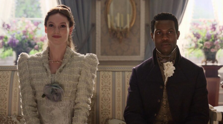 Da sinistra: Hannah Dodd (Francesca Bridgerton) e Victor Alli (John Stirling) in una scena di “Bridgerton 3”. Credits: Cattura schermo/Netflix.